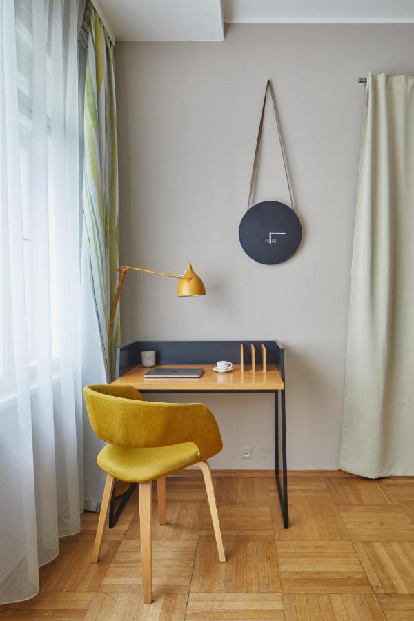 Prague Days - Modern Apt W Retro Elements - New Town Экстерьер фото